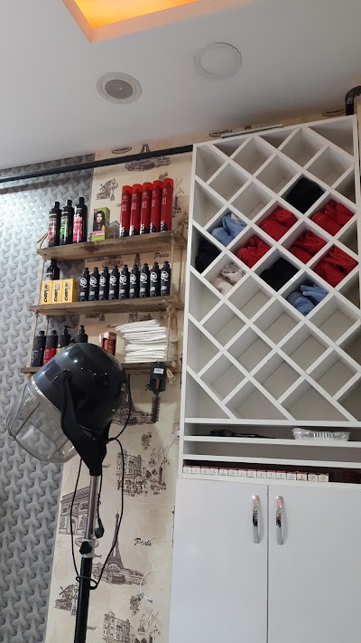 BY BARBER SHOP — kare 4