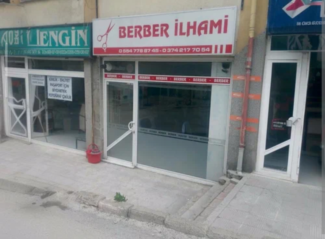 Berber İLHAMİ — salondan bir kare