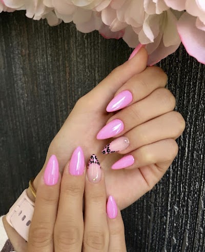 EMELA Nails & Beauty — kare 2