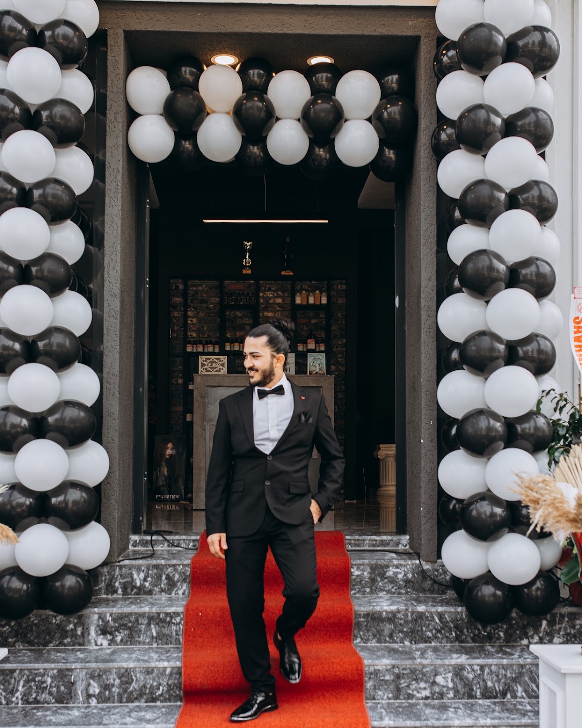 Man code Mustafa Karatosun — salondan bir kare