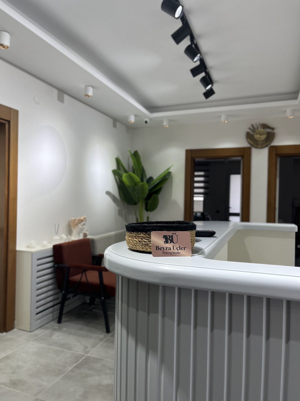 Beyza üçler Make Up Studio — salondan bir kare