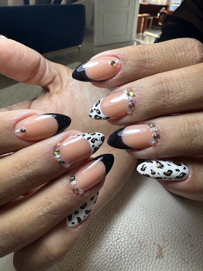 Melek nails & beauty — kare 3