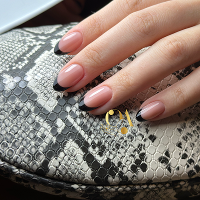 Ozge Acar Nail Studio — kare 2