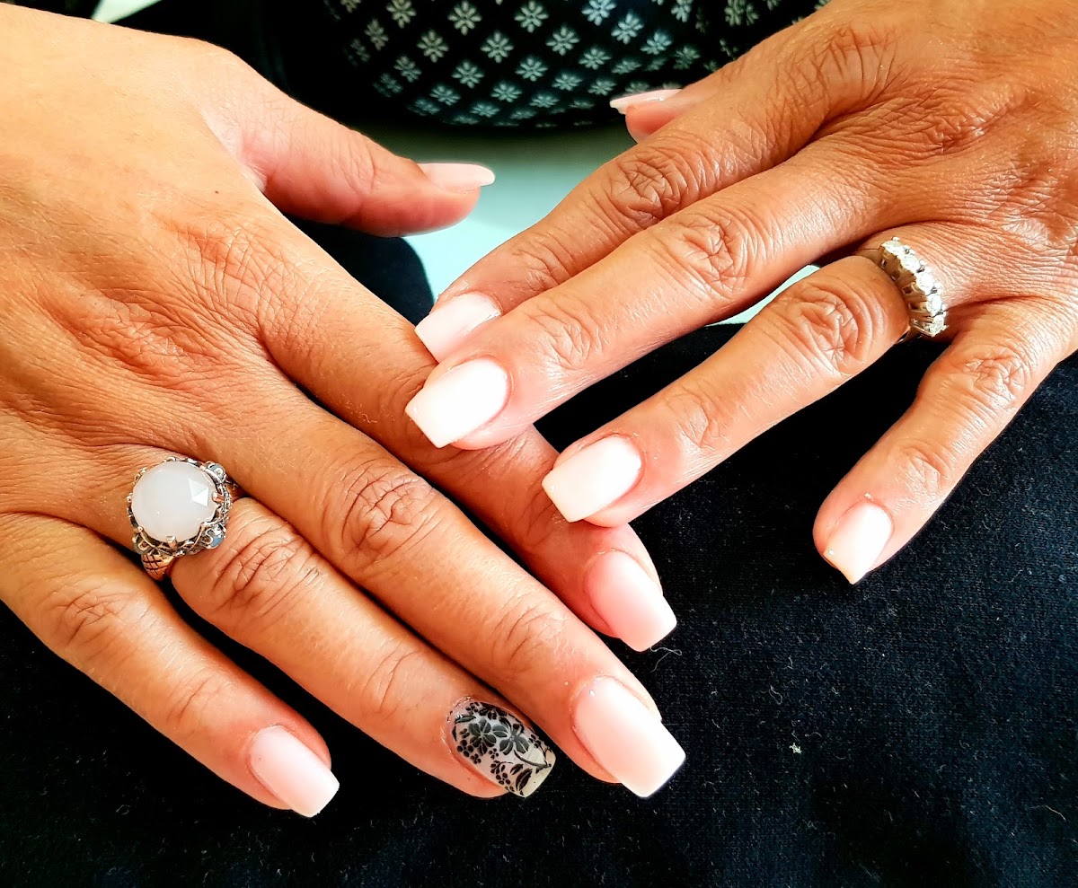 Lotus nail art studio — salondan bir kare