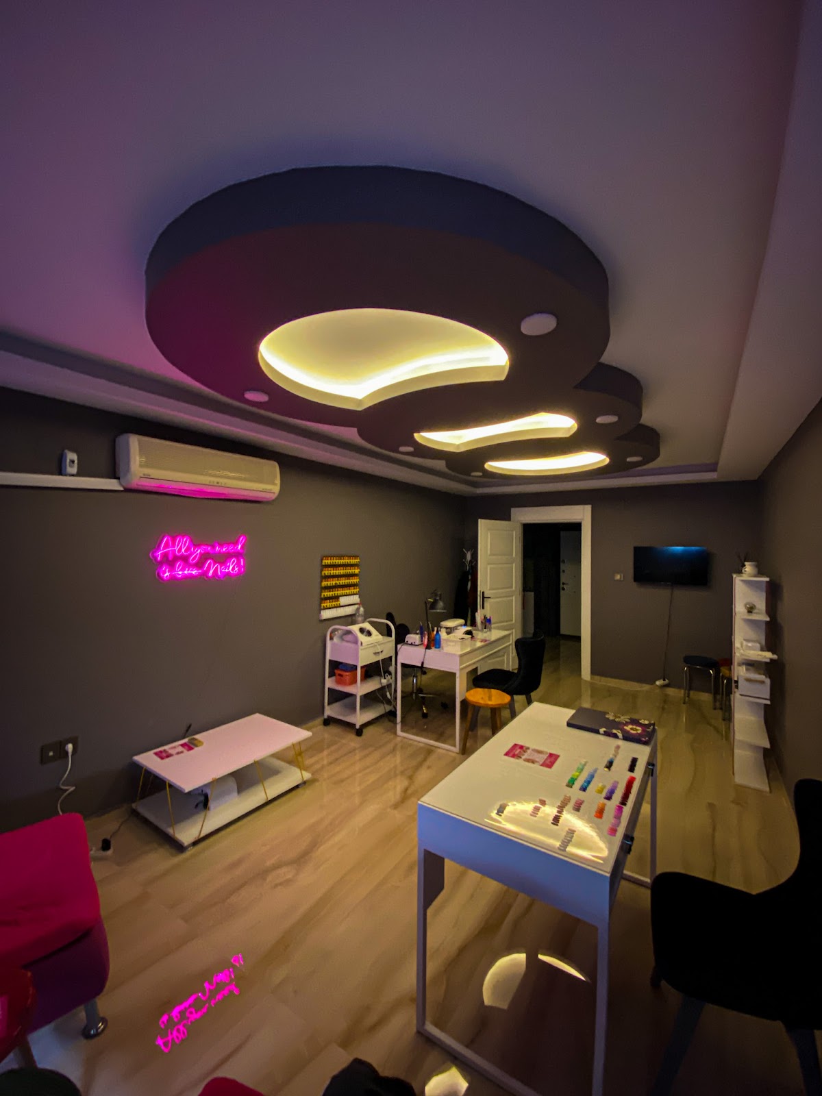 Yaren Nail Bar — salondan bir kare