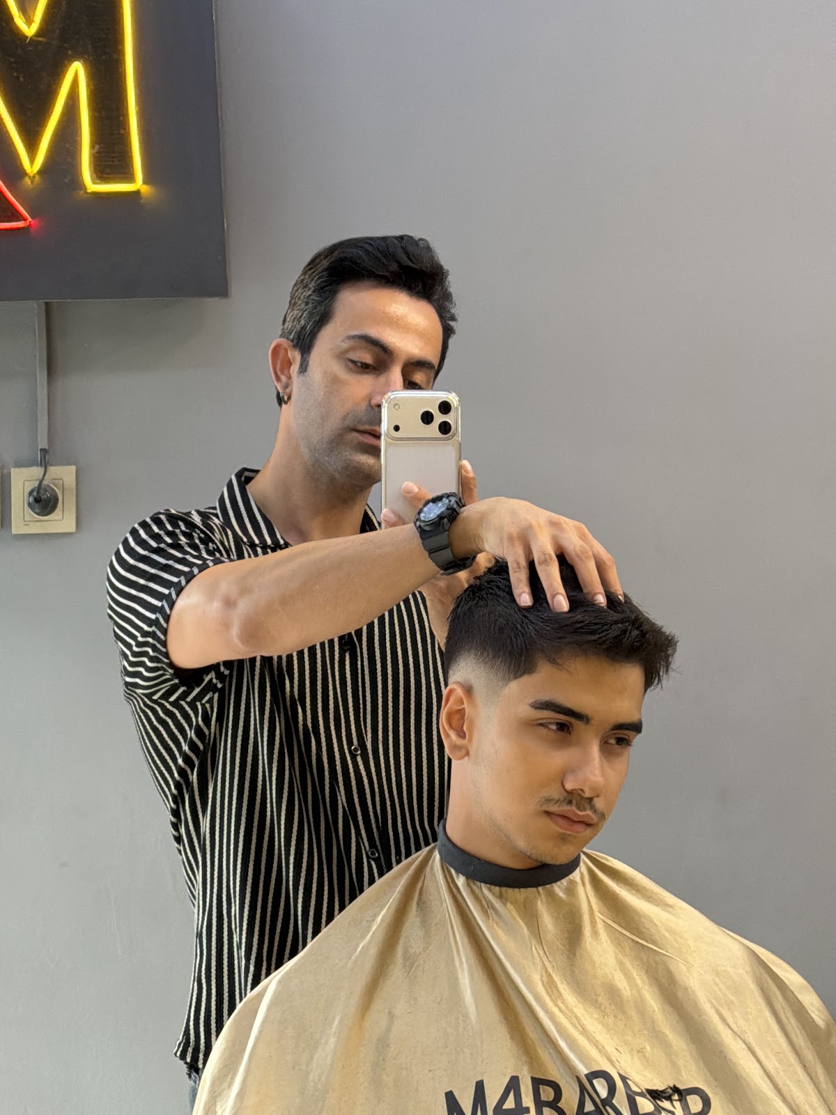 M4BARBER — salondan bir kare