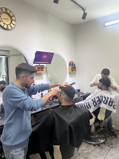 Aura Men Barber — kare 2