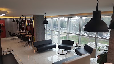 Kadime Bayan Kuaförü — kare 5