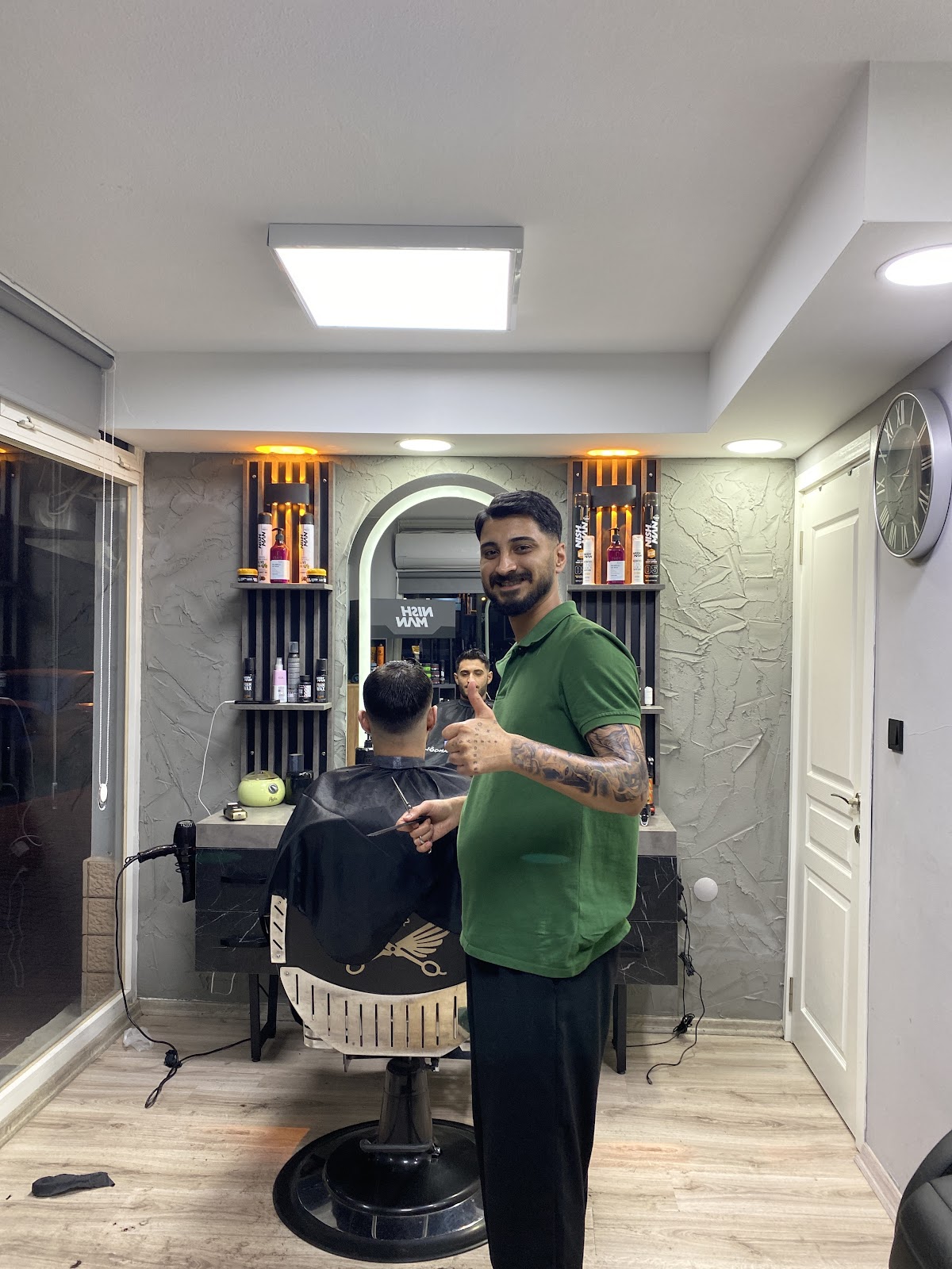 Enes Alkanoğlu VİP — salondan bir kare