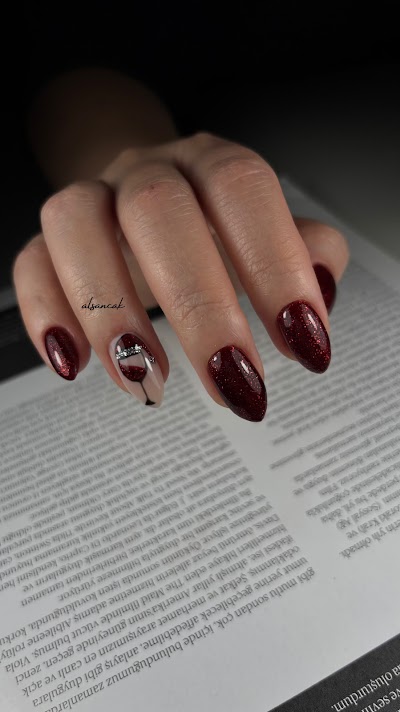 Alsancak Nail Art Studio — kare 3