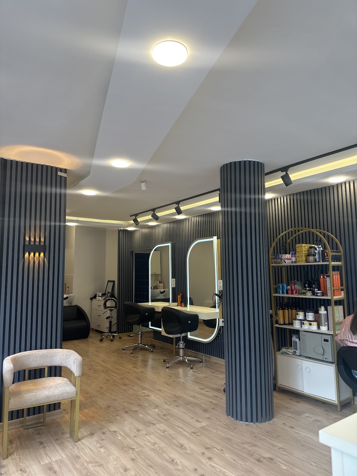 Salon Etiler & Tırnak stüdyo — salondan bir kare