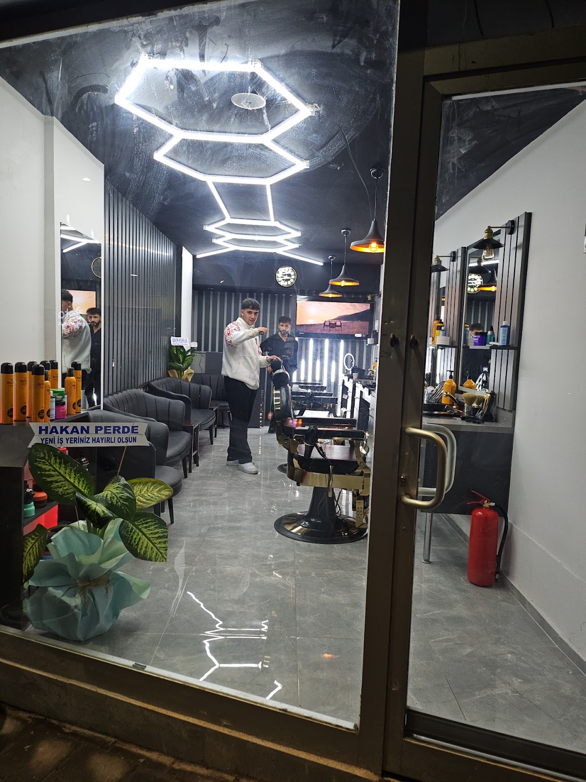 CAN POYRAZ BARBER — salondan bir kare