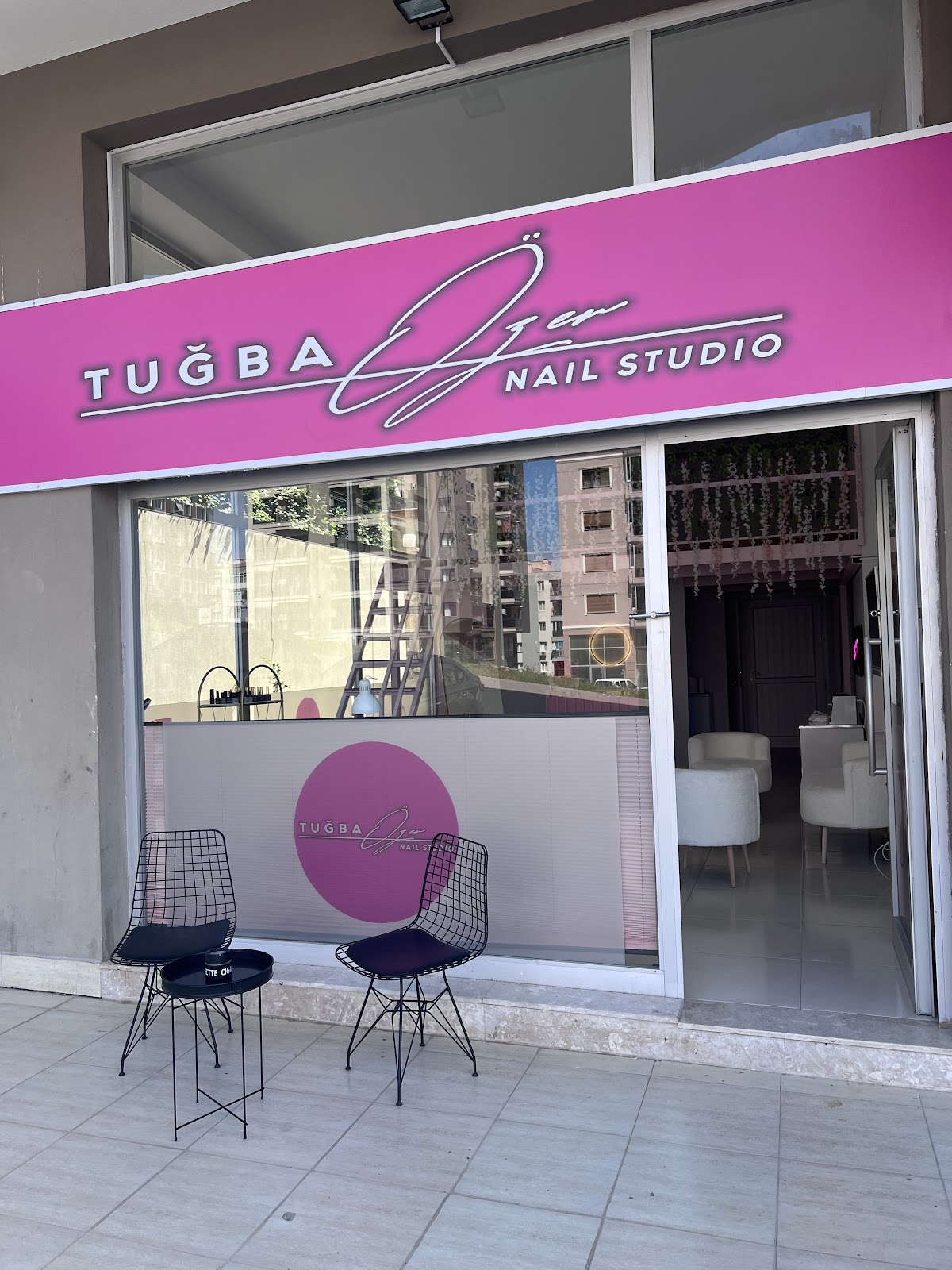 Tuğba Özer Nail Studio — salondan bir kare