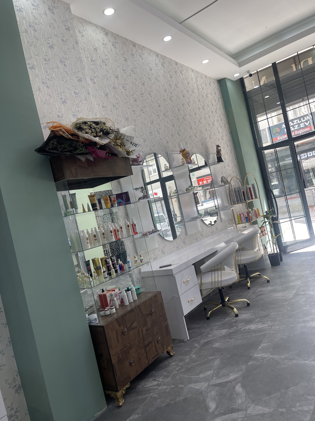 RONAHİ KAPLAN VAN GÜZELLİK SALONU — salondan bir kare