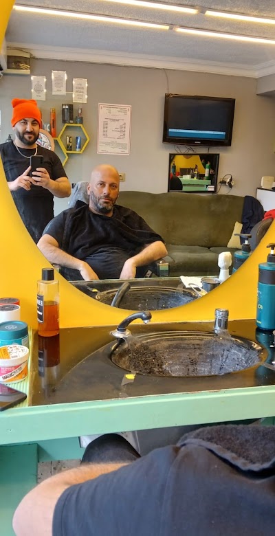 Berber Muco Erkek Kuaförü Foça — kare 4
