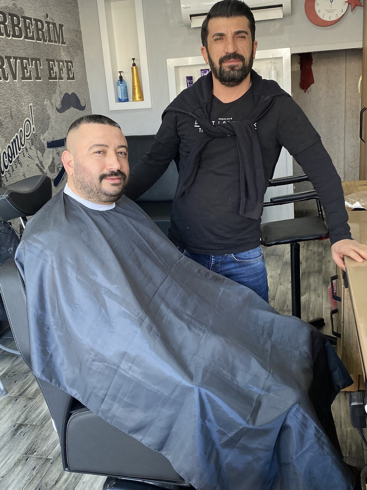 Berber Bornova — salondan bir kare