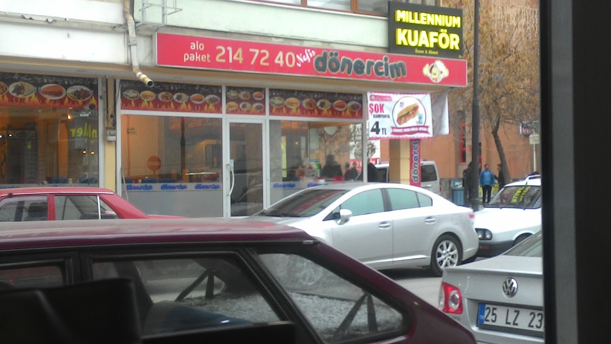 Millennium — salondan bir kare