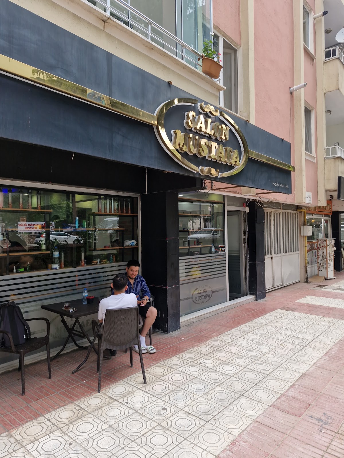 SALON MUSTAFA — salondan bir kare