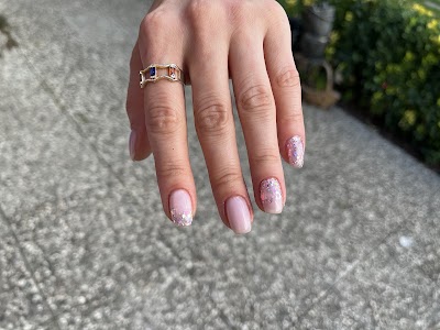 Dm Beauty&Nail Studio — kare 4