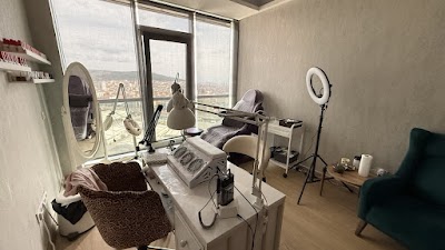 Velvet Nail Studio — kare 3