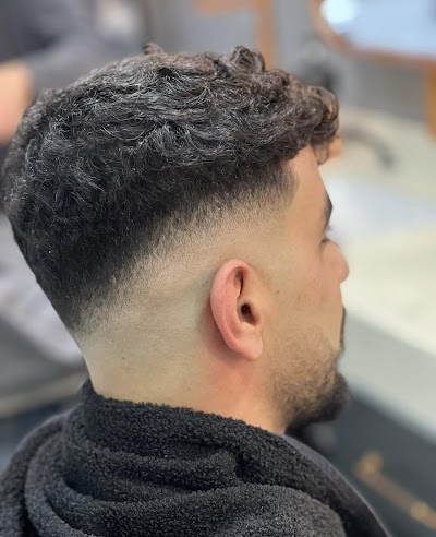 BARBER TEAM — kare 5