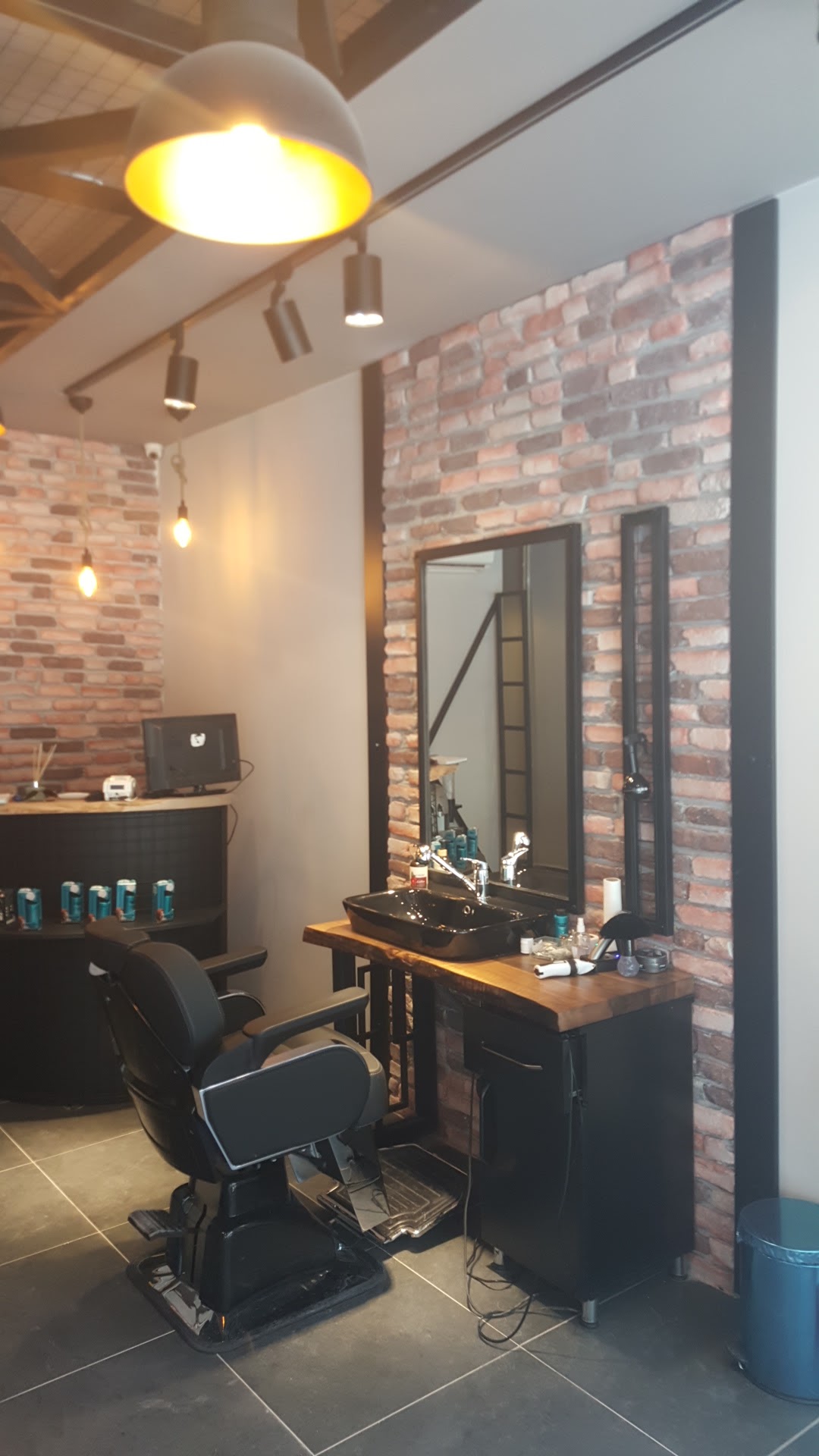 Üniversal saloon — salondan bir kare