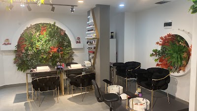 Saloon Trend HD — kare 3