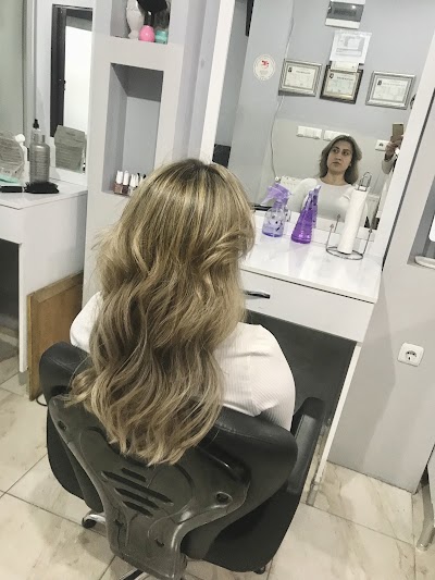 Dilek Bayan Kuaförü — kare 3