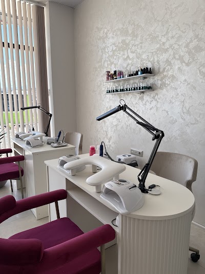 ME Beauty Lounge — kare 3