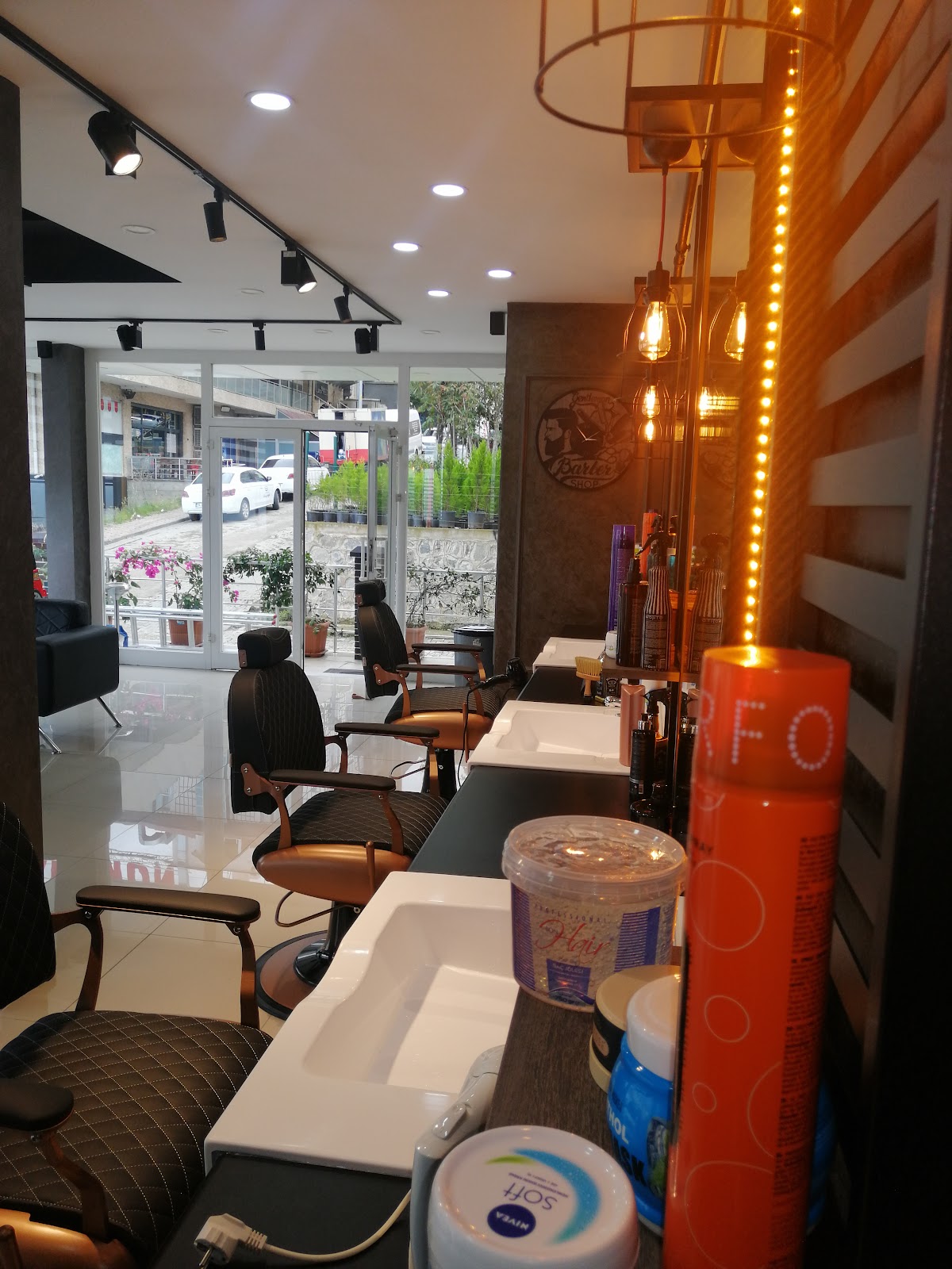 Tarax Barber — salondan bir kare