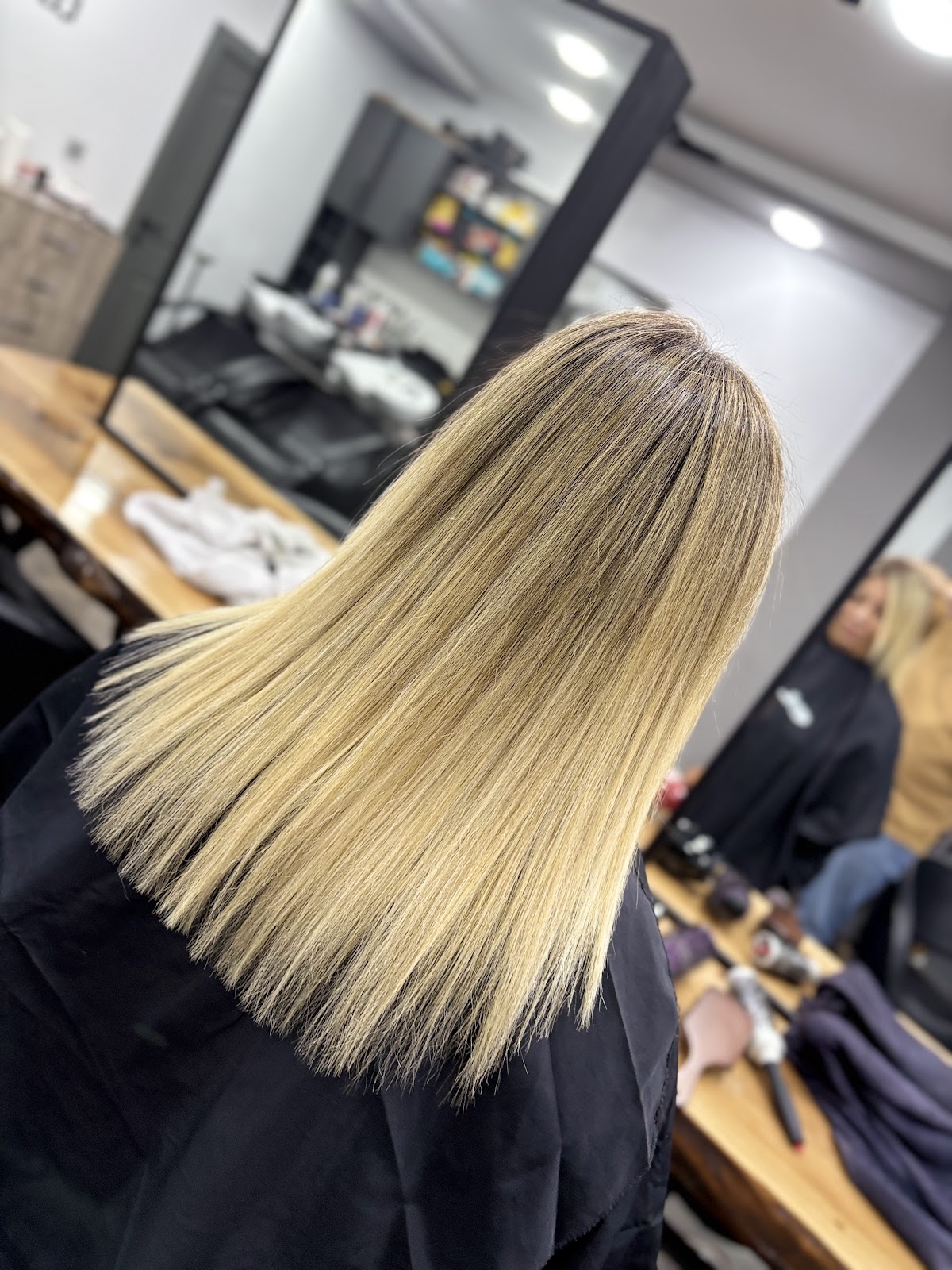 Saloon ENDER HALAT — salondan bir kare
