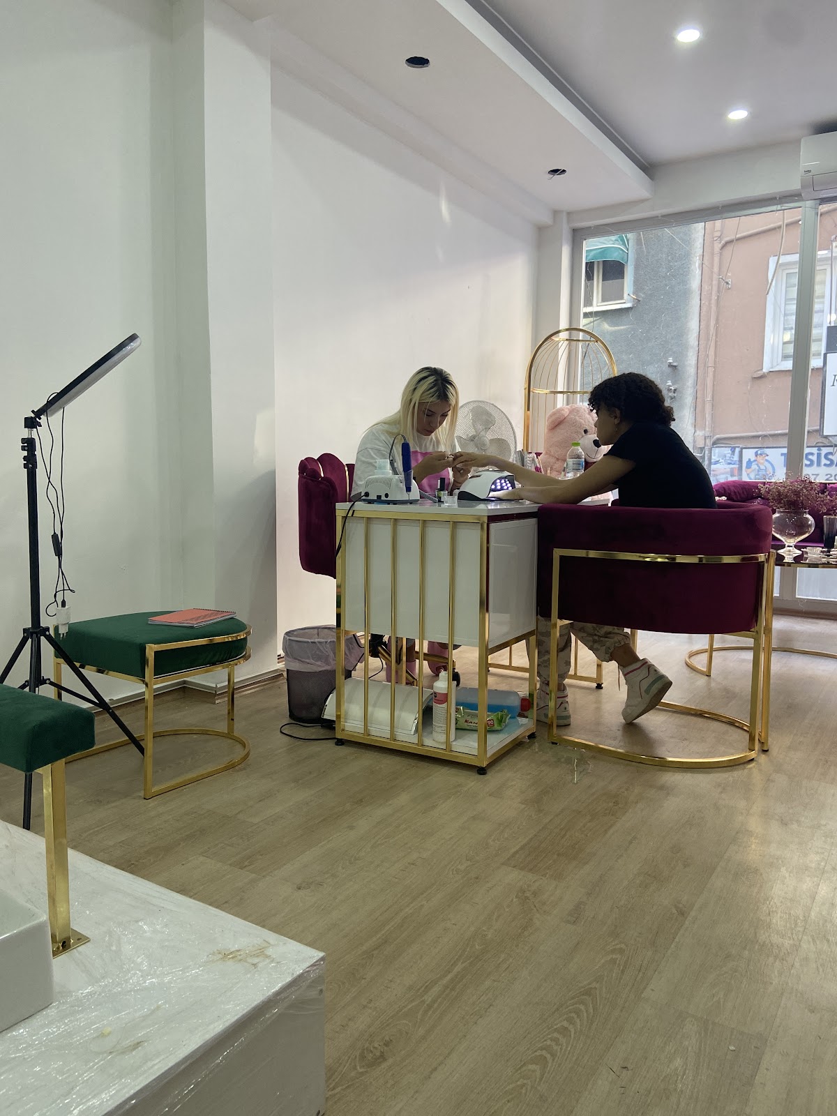 Rümeysa nail art studio — salondan bir kare