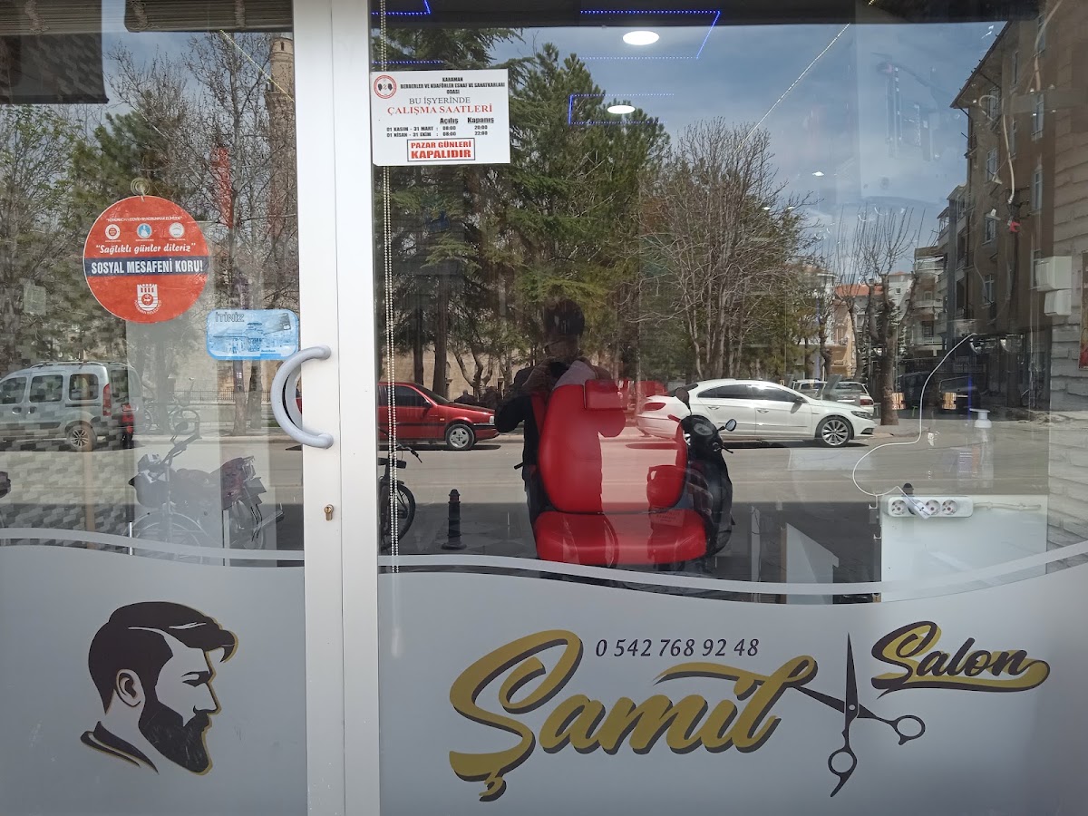 Salon şamil — salondan bir kare