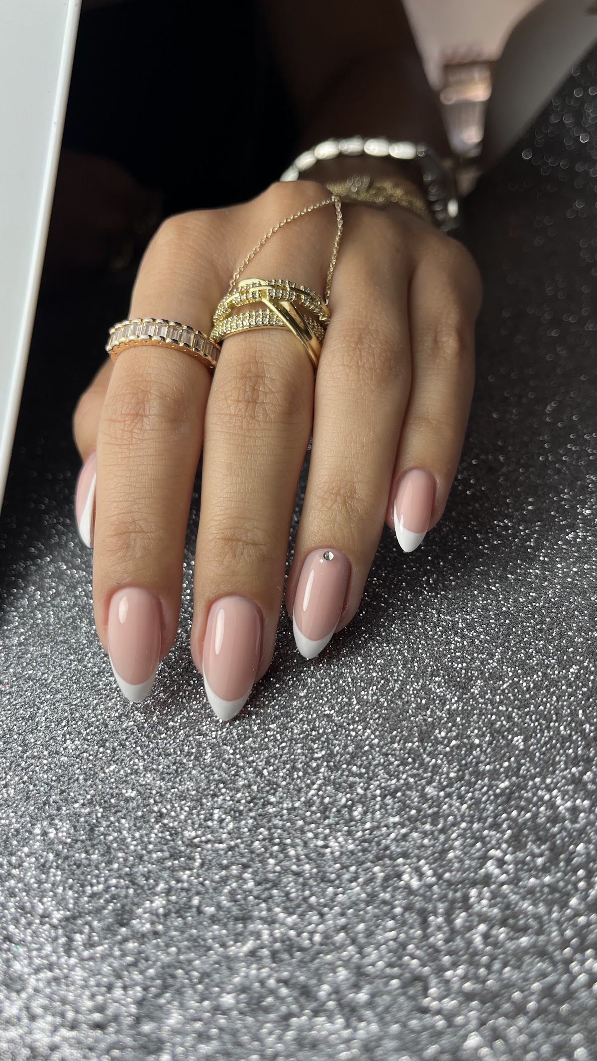 Dicle ışık nail art — salondan bir kare