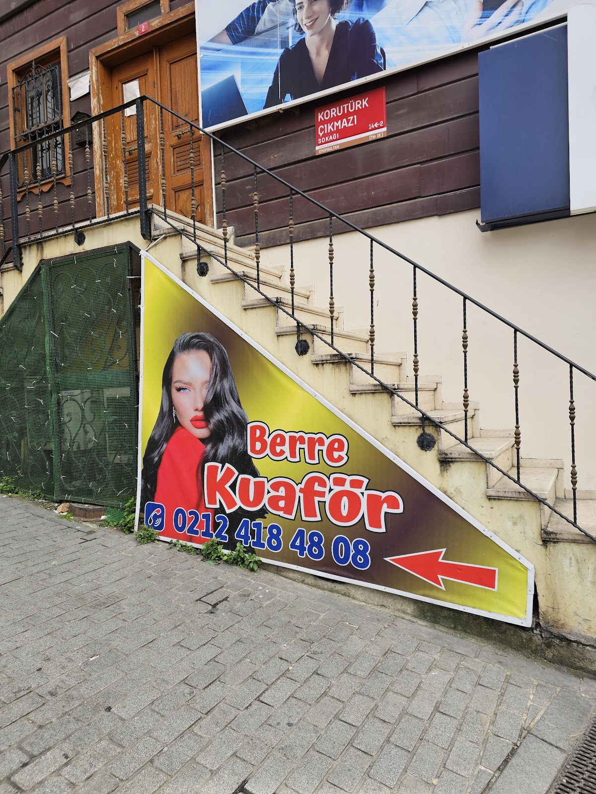Berre Bayan Kuaförü — salondan bir kare