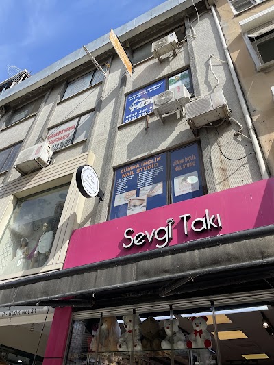Zümra İnçlik Nail Studio — kare 3
