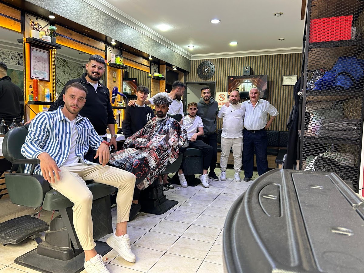 Samet Yılmaz Saç Tasarım — salondan bir kare