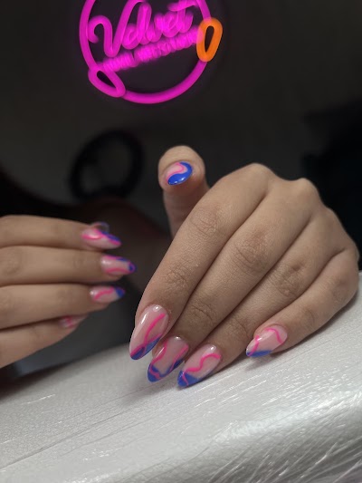 Velvet Nail Studio — kare 4