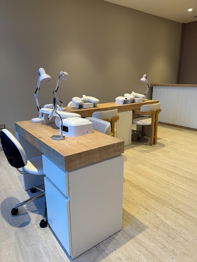 Blush Beauty Studio — kare 2