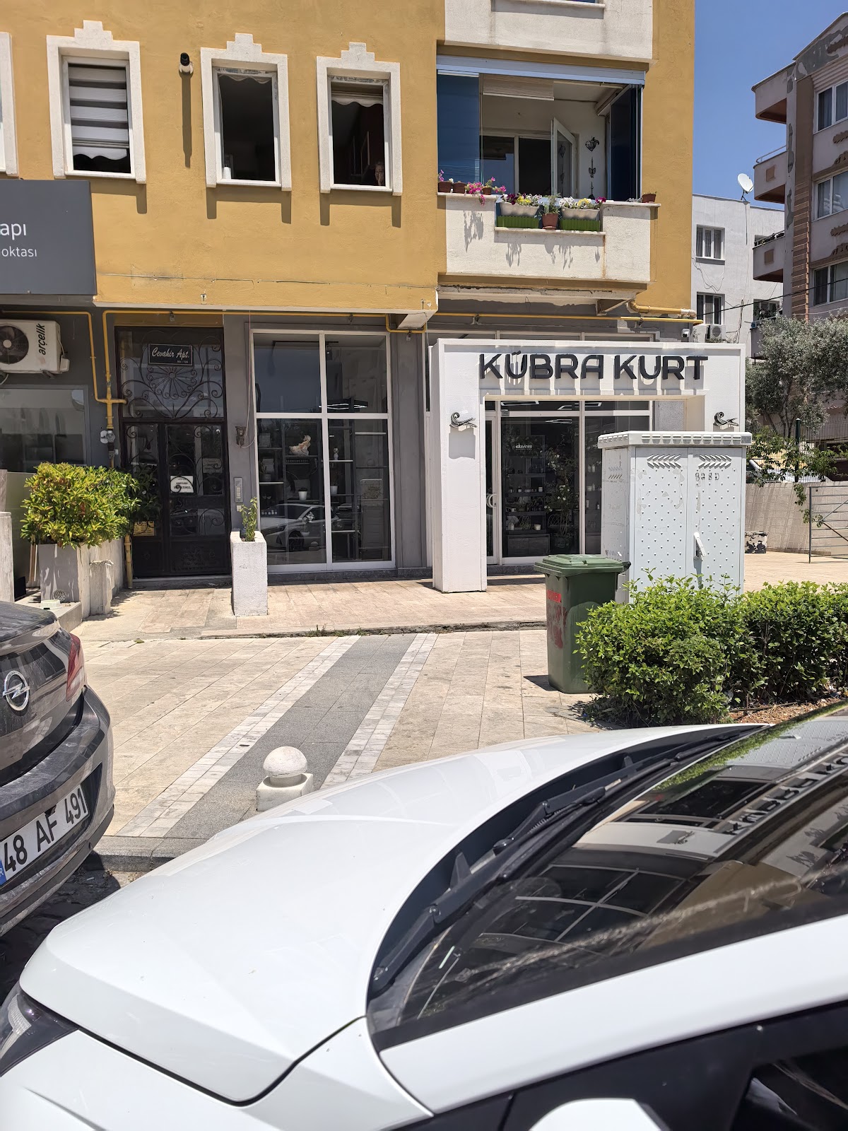 Kübra Kurt — salondan bir kare