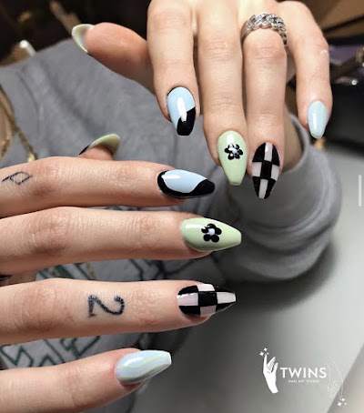 Twins Nail Art Studio — kare 2
